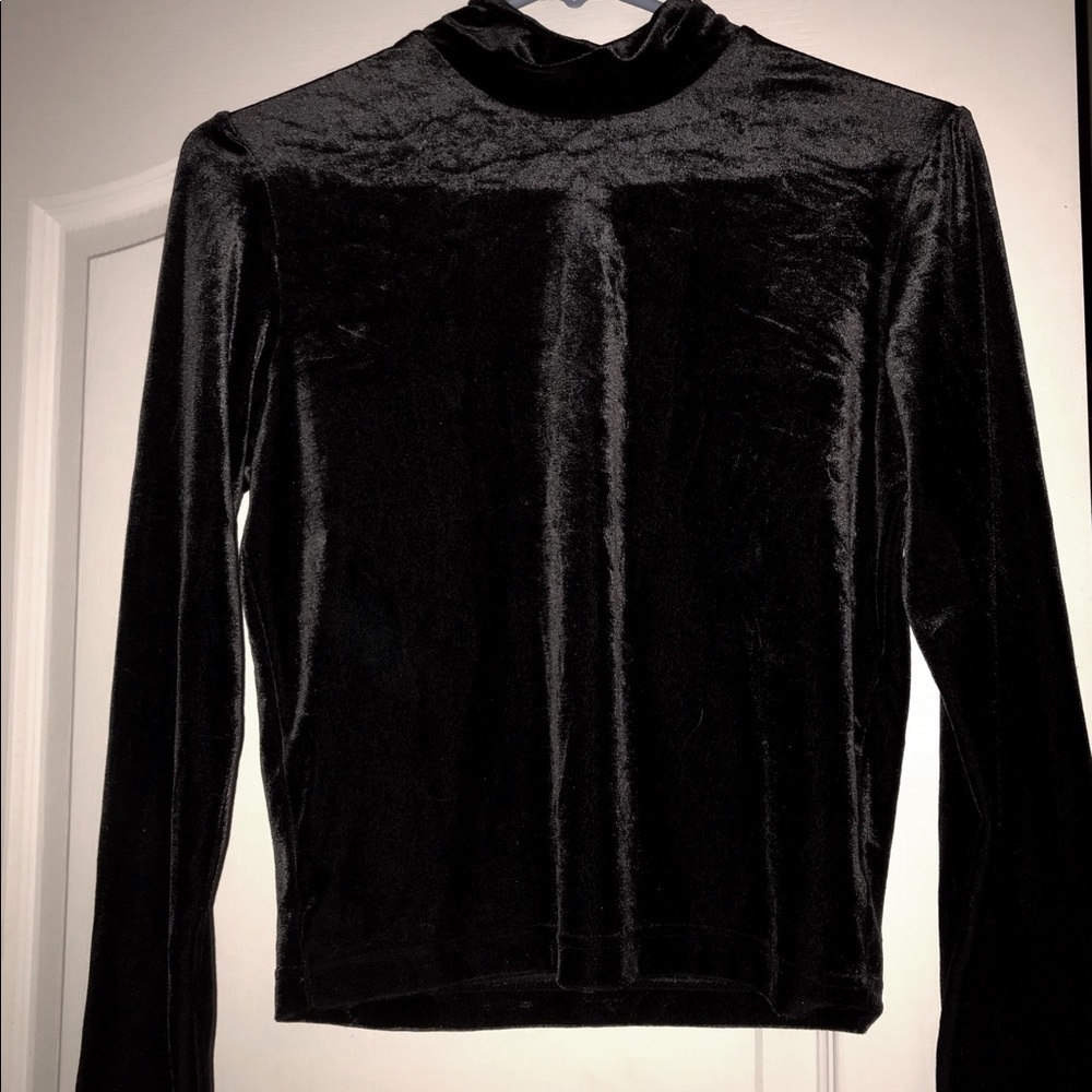 Velvet Long Sleeve Turtleneck Women’s Medium
